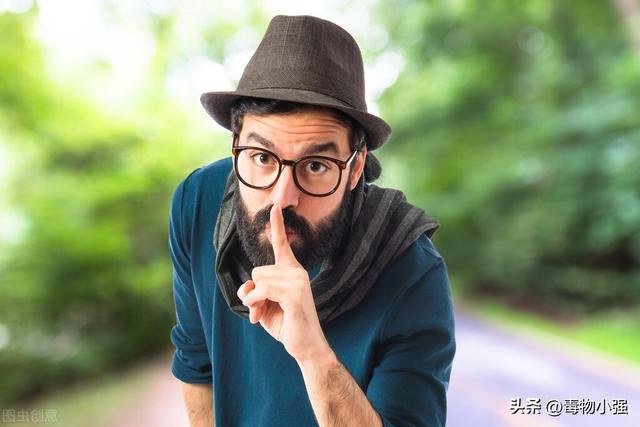 在微信上怎样与人沟通找话题，怎么和别人沟通聊天找话题（试试这十二种技巧）