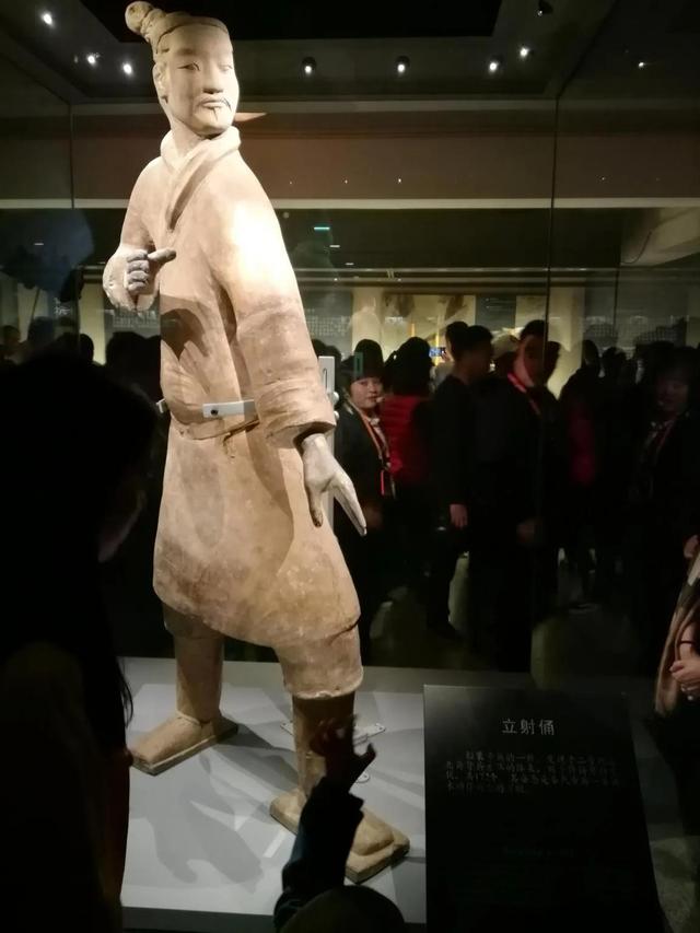 秦始皇兵马俑优秀作文300字，兵马俑的作文300字八篇（<二>兵马俑演绎古都历史）