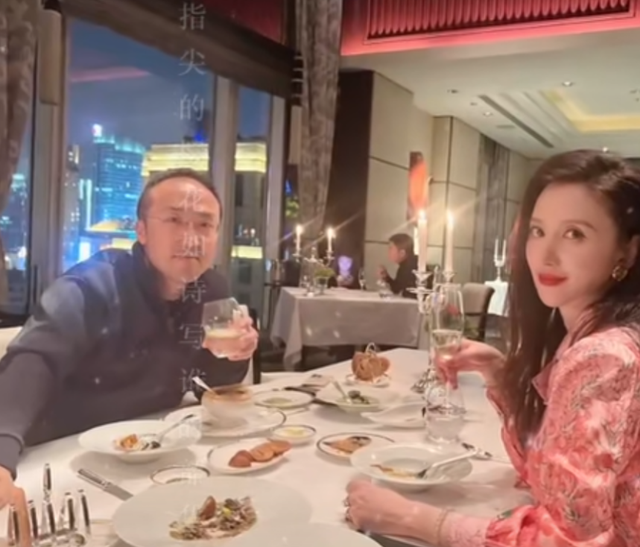 张萌个人资料，张萌个人资料简介及老公（穿5000元T恤秀筷子腿）