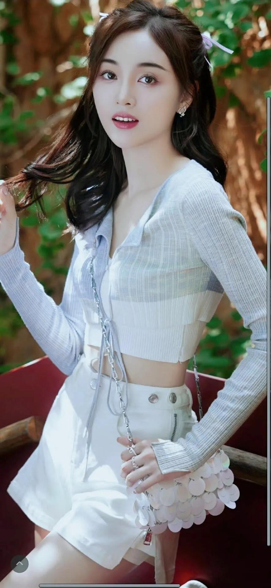 吴宣仪,美丽的海南女孩,演唱组合宇宙少女成员