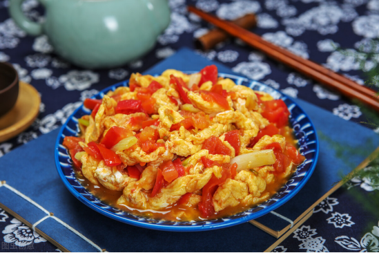 西红柿鸡蛋饼的制作方法，鸡蛋西红柿饼怎么做（做西红柿炒鸡蛋时）