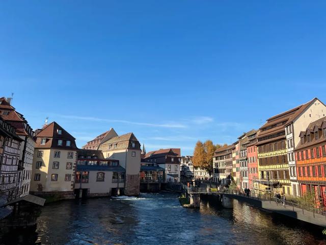 法国旅游攻略，法国旅游攻略冬天（中国护照想从新加坡去欧洲玩）