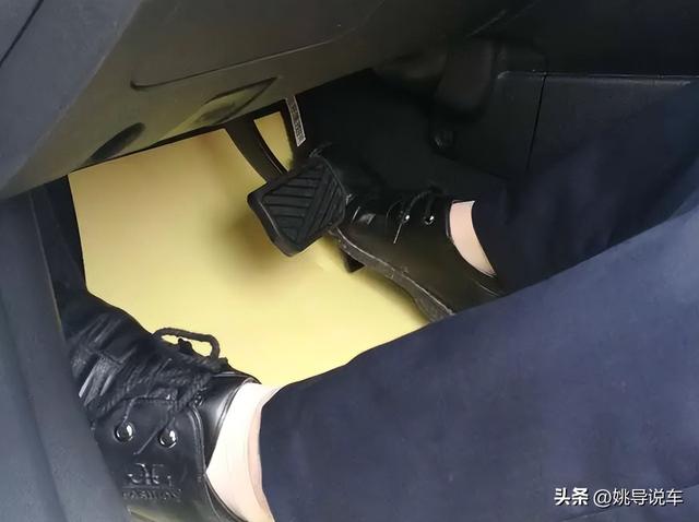 新手坡道起步技巧，新手坡道起步最简单的方法（如何在不溜车的情况下快速起步）