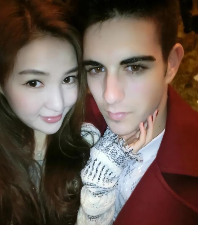 炫富郭美美是谁，郭美美是谁发生了什么事（借商演之名行苟且之事）