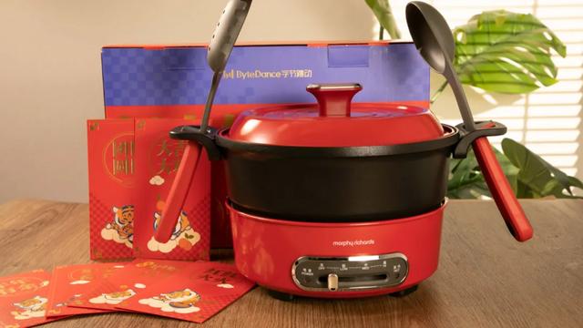 品牌拉杆箱十大排名，拉杆箱品牌十大排名（字节、腾讯、京东…22家大厂虎年礼盒实测）