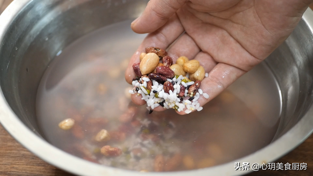 红豆怎么煮好吃，大红豆煮什么好吃（2小时全软烂开花）