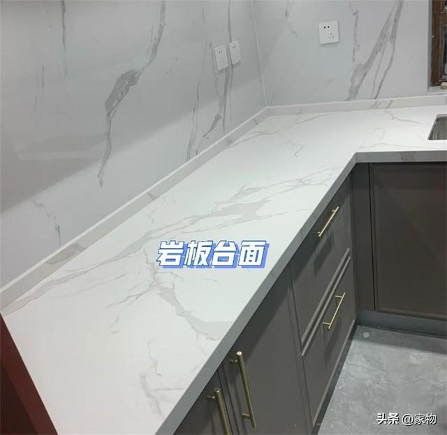 石英石台面品牌，国内品牌石英石台面十大名牌（石英石台面和岩板台面差别在哪）