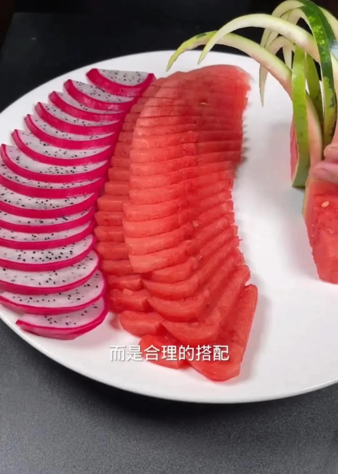 如何做水果拼盘，好看的水果拼盘及做法（在家招待客人也要会做的水果拼盘）