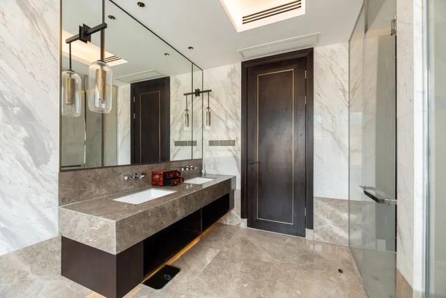 如何选择卫生间地砖，卫生间用什么瓷砖好（优质地砖如何选）