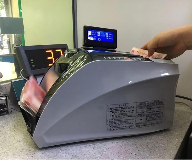 验钞机有哪些种类，验钞机的功能有哪些（银行的假钱都是哪来的）