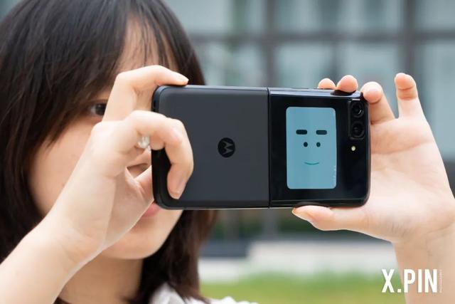 屏幕没坏但屏幕滑不动，vivo手机屏幕没坏但屏幕滑不动（只要5999元的moto刀锋折叠屏）