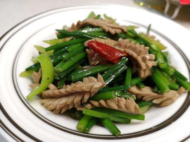 吃什么对腰好，腰酸吃什么好（建议男人常吃3种“健腰菜”）