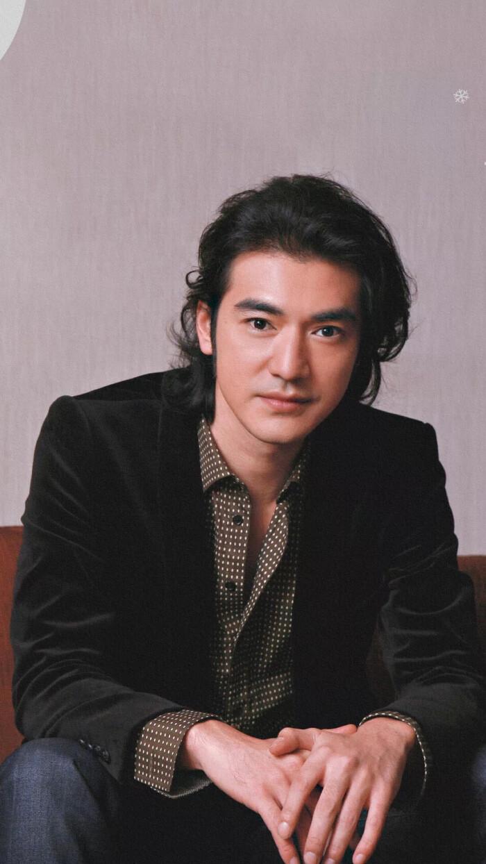 留长发却不"娘"的10位男明星,个个五官硬朗,野性又帅气