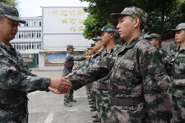 政治条件兵是指什么，政治条件兵是做什么的（助力“准新兵”走好入营第一步）
