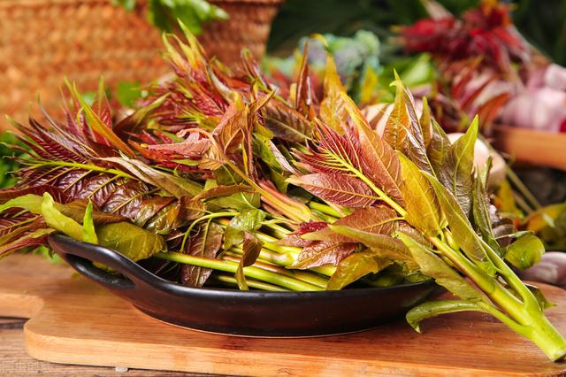 香椿炒鸡蛋的做法，香椿多少钱一斤2022（网友说：我来吃春天的味道吧）