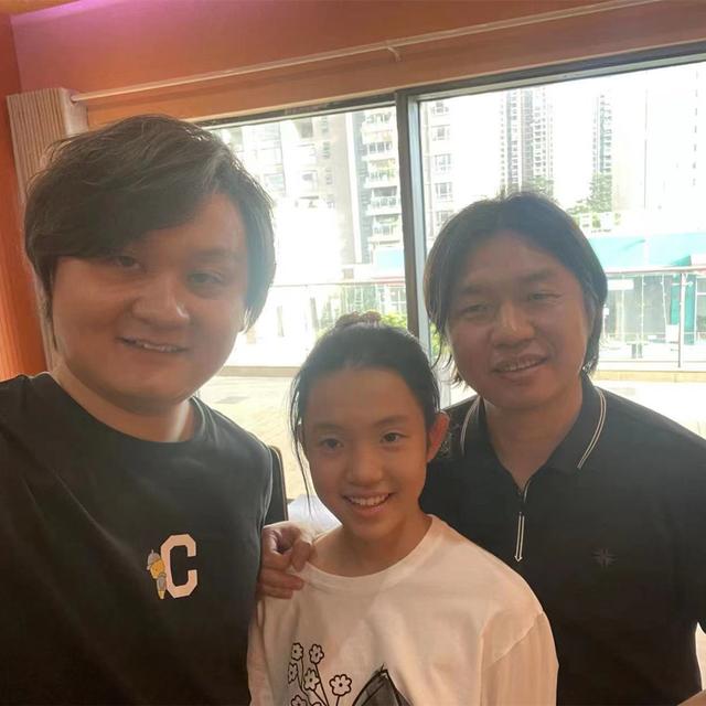 适合教师节的歌曲，适合教师节的歌曲有哪些年轻一点的（肖涵悦新歌《听老师的话》献给老师们）