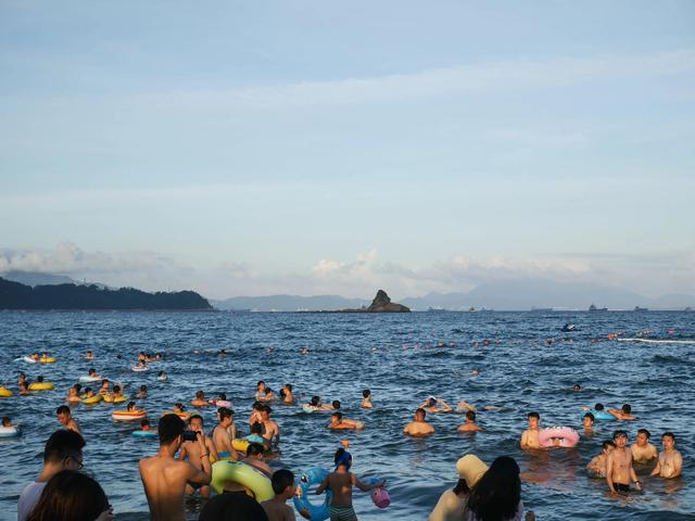 公园介绍:大梅沙海滨公园和小梅沙一起被称为"深圳八景"之一的"梅沙