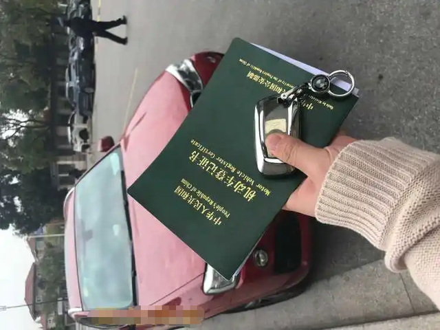 自己名下有车怎么贷款，车辆抵押贷款不押车不看征信（车辆抵押贷的那些事儿）