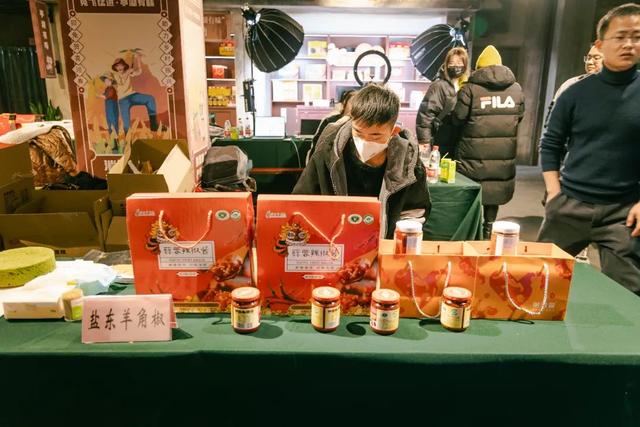 盐城特色老八大碗，这里的年货、年夜饭人气爆棚