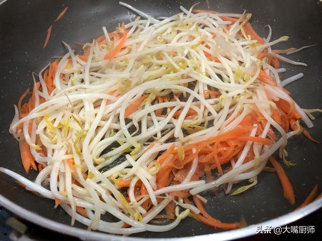 饺子皮怎么做好吃，饺子皮怎么做才好吃（饺子皮别扔了）