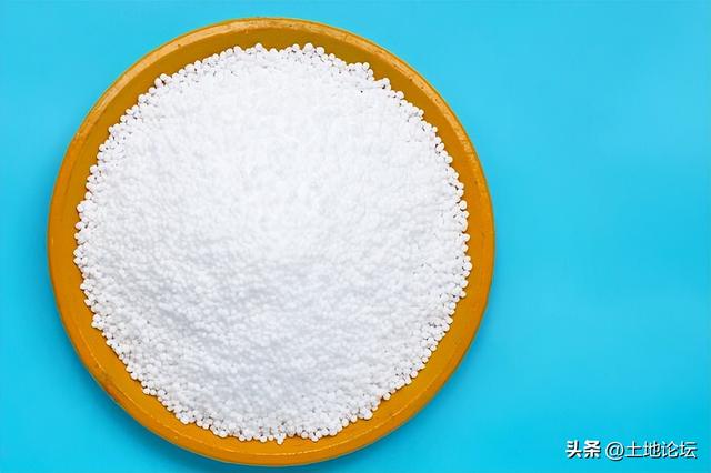尿素化肥多少钱一吨，尿素化肥价格行情最新价格（2023年尿素今日价格是多少）
