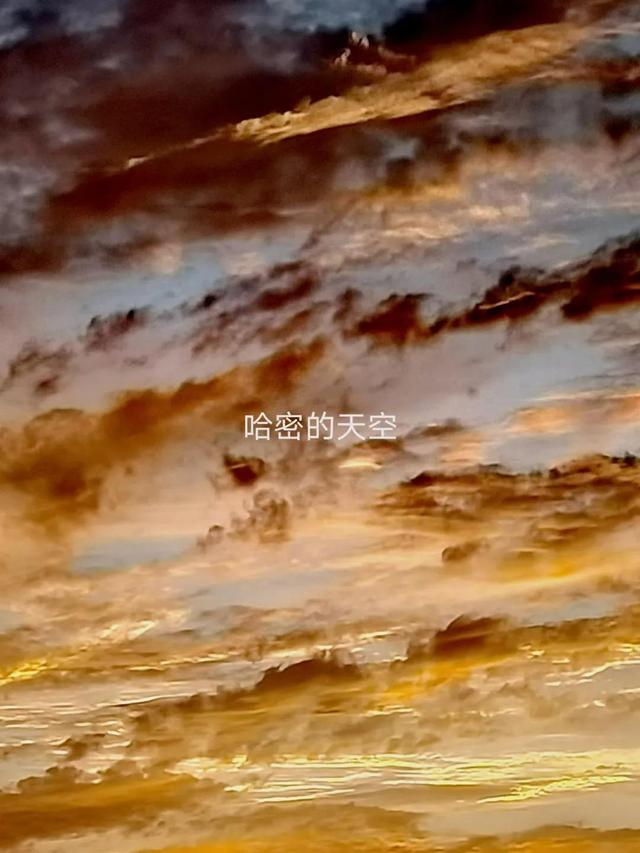 苍山如海 残阳如血，如何理解苍山如海残阳如血（毛主席说他最喜欢“苍山如海）