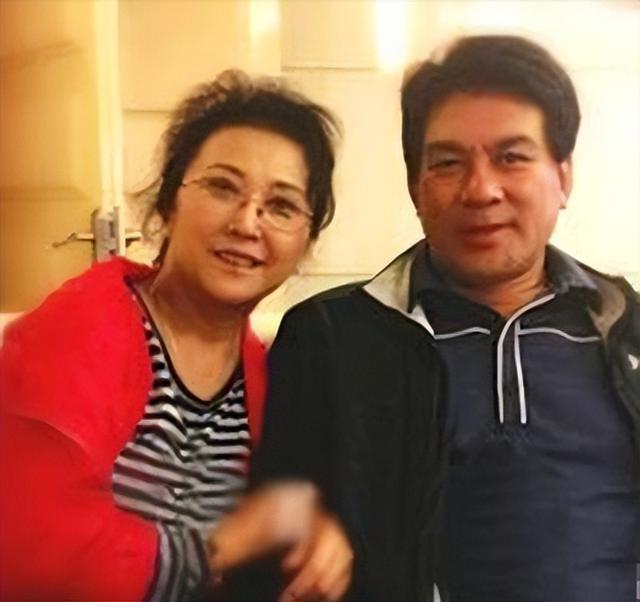 朱时茂个人资料，朱时茂个人资料简介（帮丈夫照顾9个兄妹）