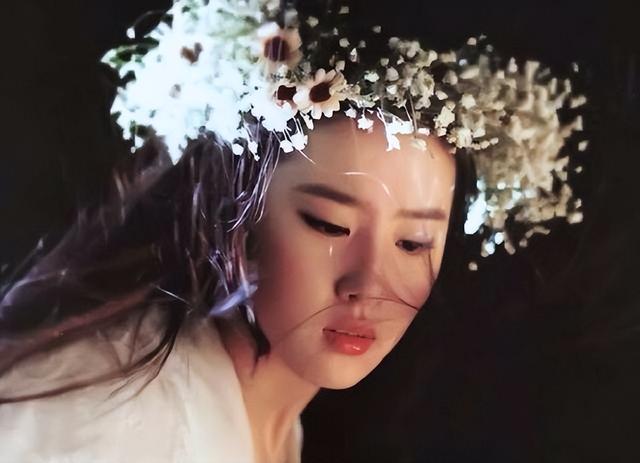 “排骨精”靠边站，丰腴美人才是真绝色，这10位女星美炸了