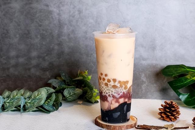 精致穷是什么梗，200元一杯奶茶，谁在买单