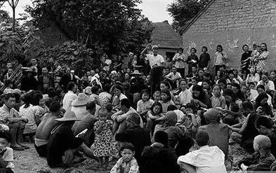 生产队里开大会，天上布满星歌曲原唱（<8>生产队里开大会）