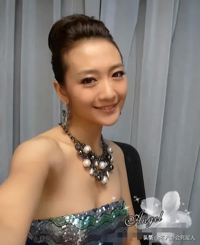 看不起人的图片，鄙视你图片（明星的早期照片）