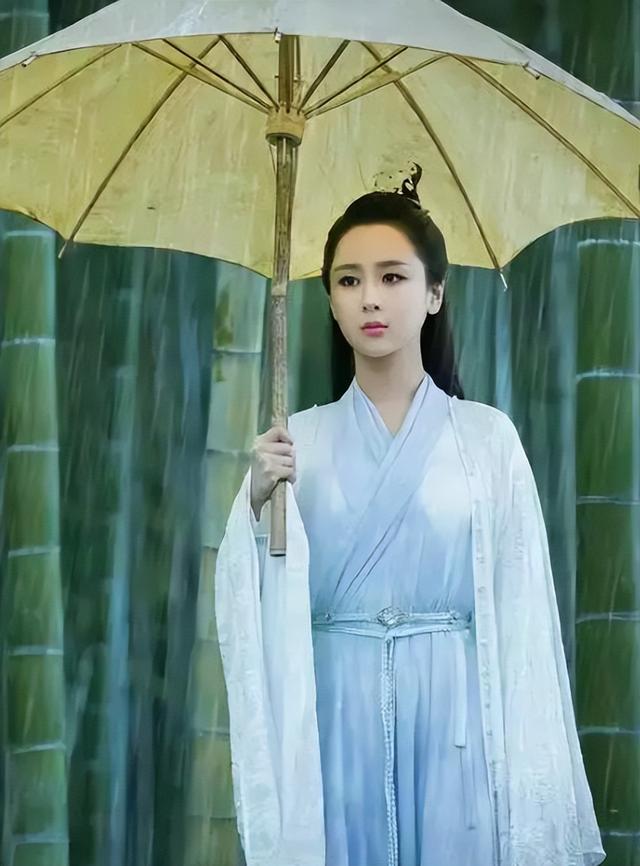 “京圈富婆”杨紫：兰博基尼打赌，绯闻男友众多，被张雪迎戴绿帽