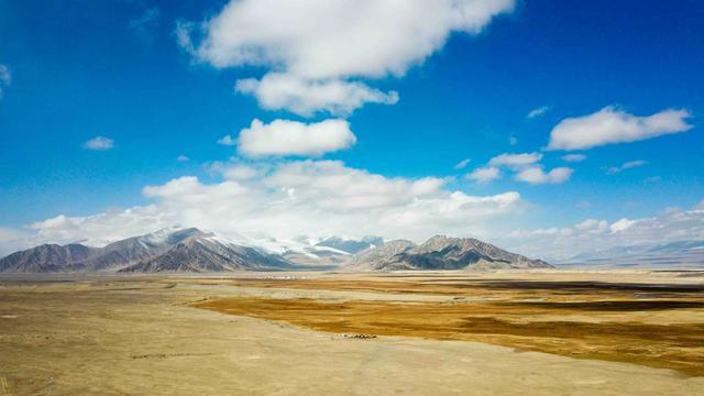 新疆多个休眠火山，新疆有火山岩吗（新疆神秘的帕​米尔之眼）