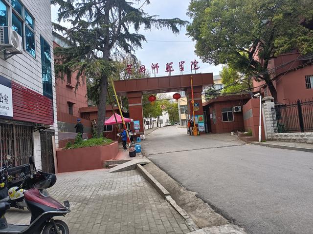 黄冈师范学院是一本还是二本，黄冈师范学院是几本大学（永远的黄冈师专，永远的青春）