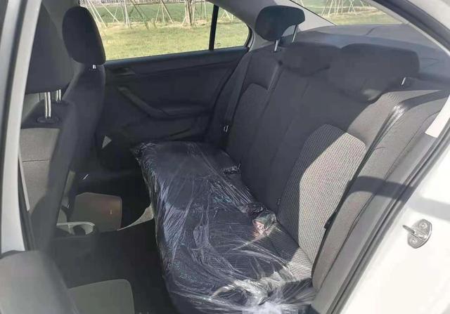 桑塔纳裸车5万，5万到6万的新车图片及价格（2021款大众桑塔纳优惠30000块钱）