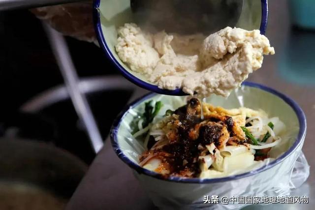 担担面的来历，担担面的来历25个字（臊面、呱呱、糊锅、牛肉面...甘肃人的早餐到底多瓷实）