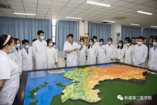 新疆第二医学院是公办吗，新疆第二医学院怎么样（我在新疆第二医学院等你）