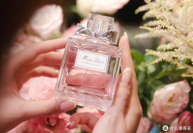 网上哪里买化妆品好，化妆品正品哪里买（日百、个护、家电...精选7款京东双十二直播间超值好物）