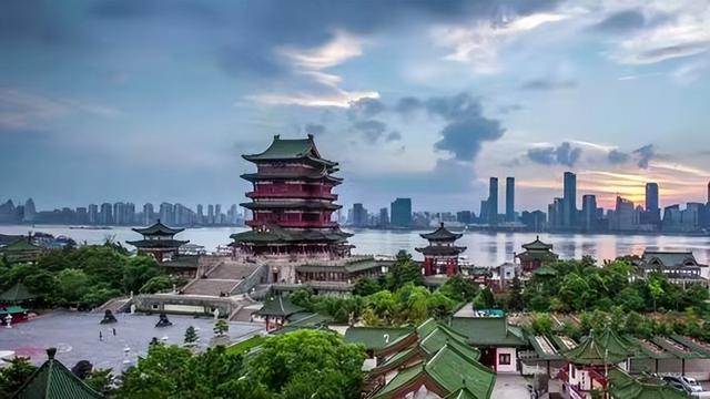 四大名楼的介绍，四大名楼的介绍词（中国四大名楼是指哪些）