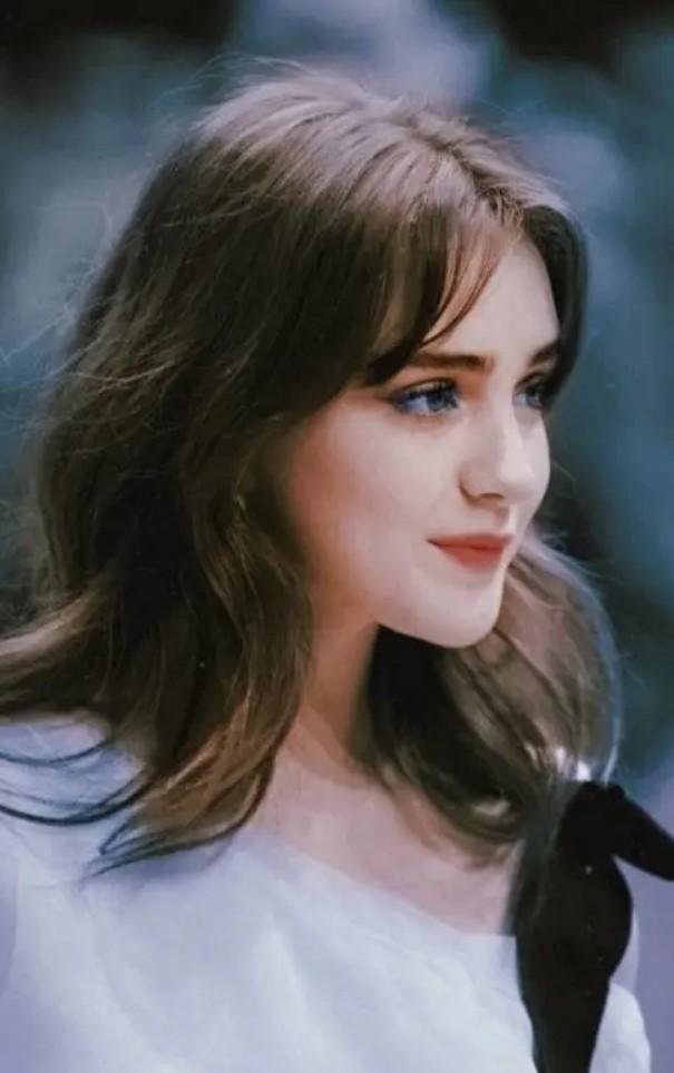 3,挺翘的鼻子不管是欧美人还是混血儿最关键的还是立体感,这样就少不