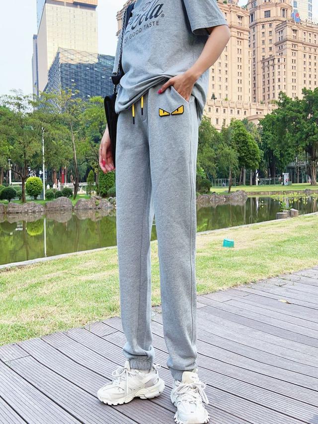 fendi小怪兽款衣服，22FW植绒小怪兽长裤坯布水洗手感看似简单的款式