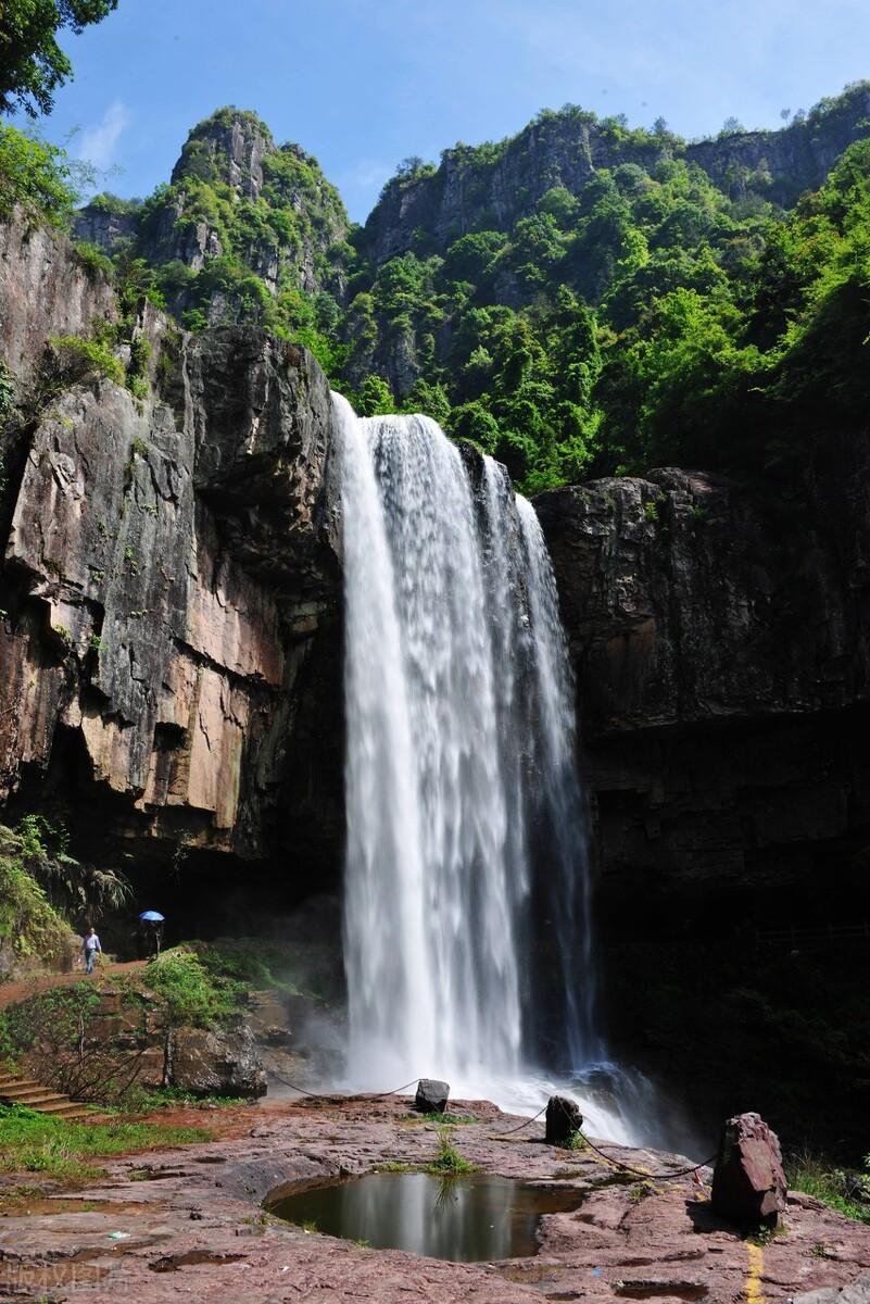 西游记是比较熟悉的,主角孙悟空老家乃是东胜神州傲来国花果山水帘洞