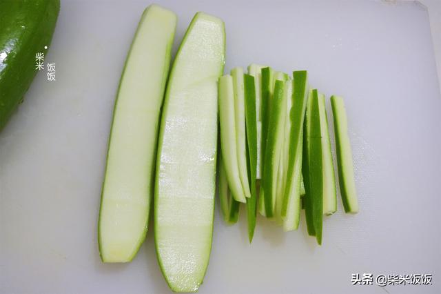 西葫芦要去籽吗，西葫芦还用去籽吗_葫芦需要去籽吗（正是吃这菜的好时候）