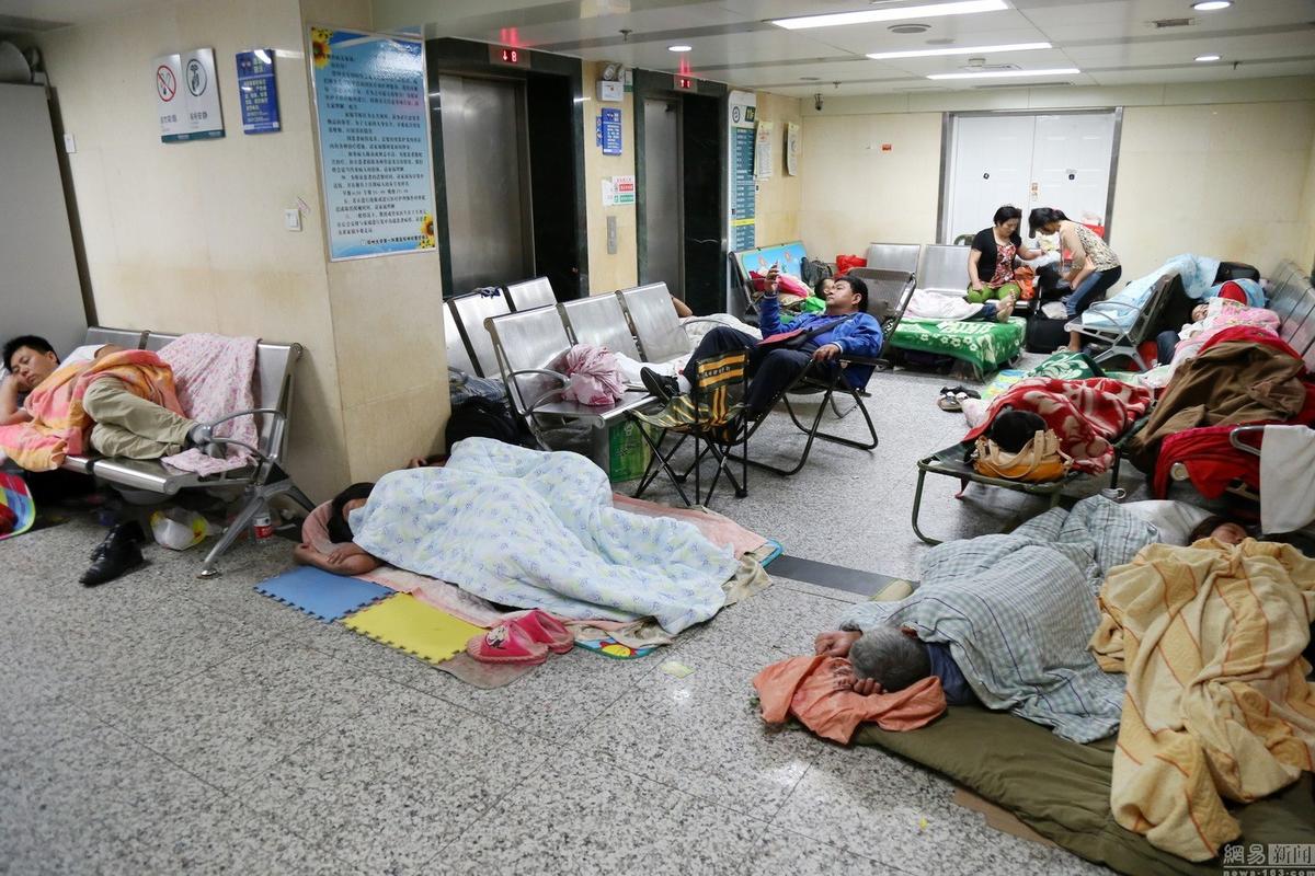 看病人拿多少钱合适(中国最大医院日入6000万) - 价格百科