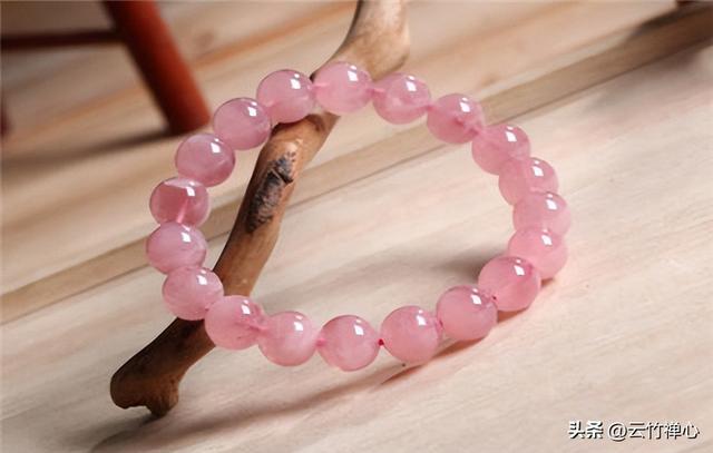 太阳石的功效与作用，太阳石的功效和作用（粉色水晶哪些人不能戴）