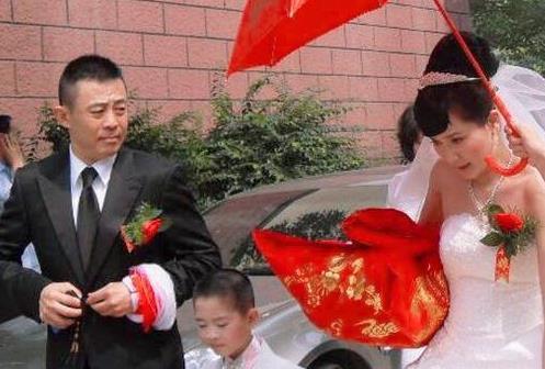 三十而已中木子妈妈扮演者是谁，侯勇，为何结了3次婚
