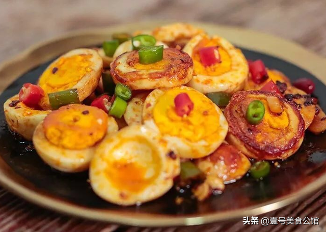 煮熟的鸡蛋怎么做好吃，鸡蛋煮多长时间才能煮好（分享水煮蛋的花样做法）