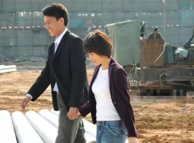 靳东有几个妻子，靳东的前妻（与二婚的江珊同居5年后）