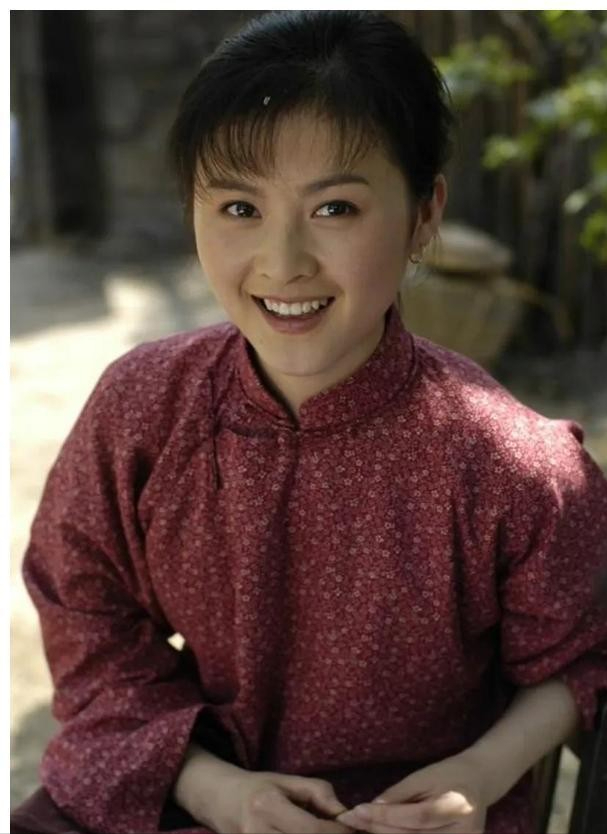 后来,更是凭借《铁道游击队》"蓝妮"这一角色小小的走红了一把,各大