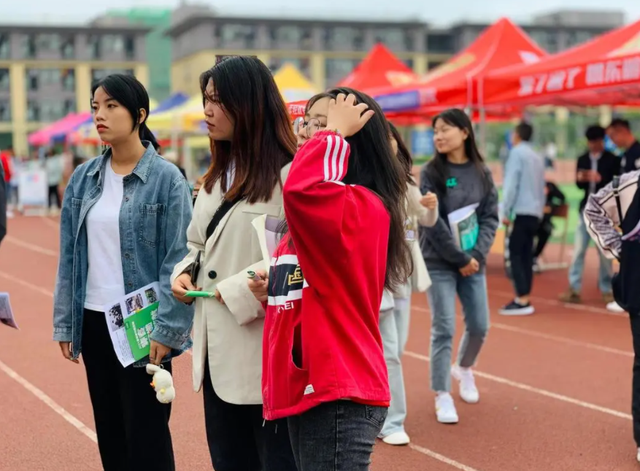 校招进国企算什么身份，校招进国企是正式工吗有编制吗（也就意味着和很多工作无缘了）